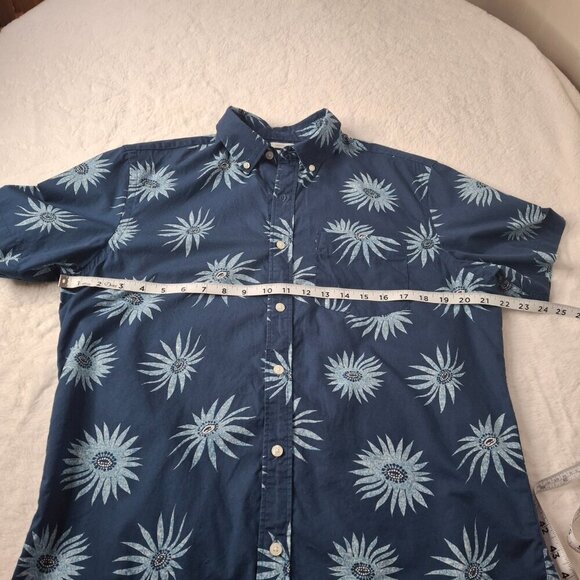 Old Navy Mens Floral Hawaiian Shirt Sz M Button Down Slim Fit Cotton Tropical - Picture 14 of 16